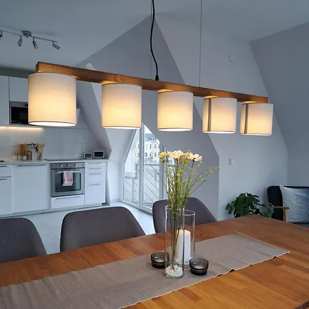 Livora Living - Stilvolles Dg-apartment An Der Fussgaengerzone - 2 Schlafzimmer