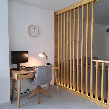 Livora Living - Stilvolles Dg-apartment An Der Fussgaengerzone - 2 Schlafzimmer