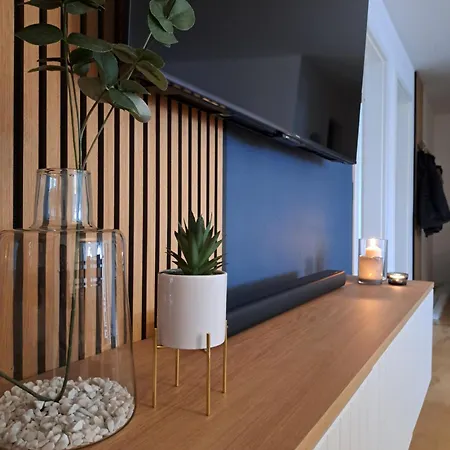 Livora Living - Stilvolles Dg-apartment An Der Fussgaengerzone - 2 Schlafzimmer * ווילהלמסהאבן