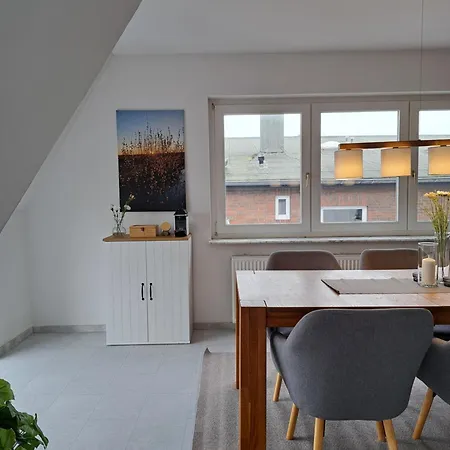 Livora Living - Stilvolles Dg-apartment An Der Fussgaengerzone - 2 Schlafzimmer Wilhelmshaven