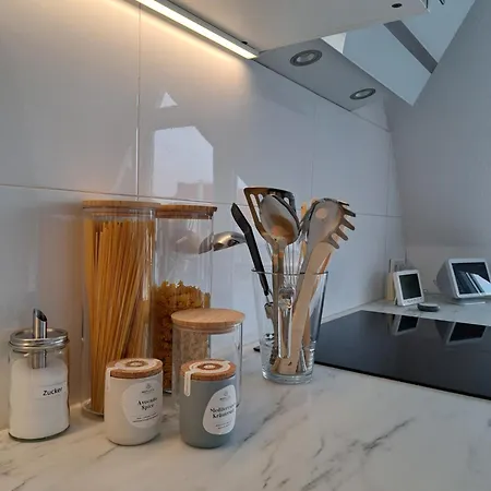 Livora Living - Stilvolles Dg-apartment An Der Fussgaengerzone - 2 Schlafzimmer *