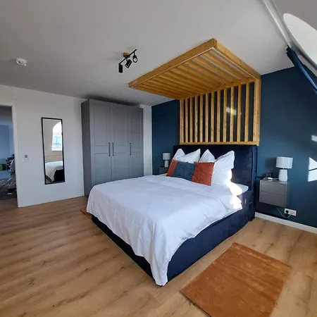 Livora Living - Stilvolles Dg-apartment An Der Fussgaengerzone - 2 Schlafzimmer *