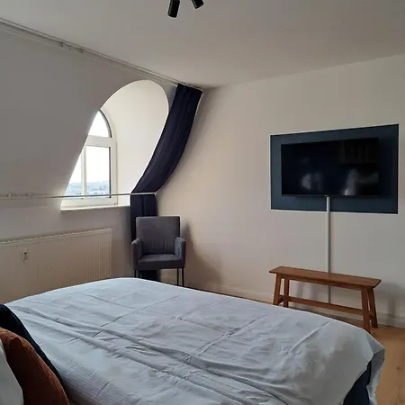 Livora Living - Stilvolles Dg-apartment An Der Fussgaengerzone - 2 Schlafzimmer