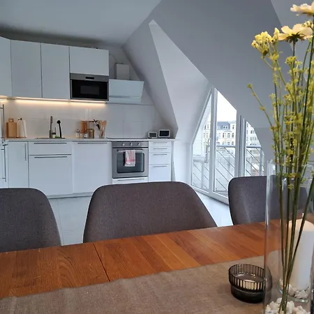Livora Living - Stilvolles Dg-apartment An Der Fussgaengerzone - 2 Schlafzimmer Apartment *