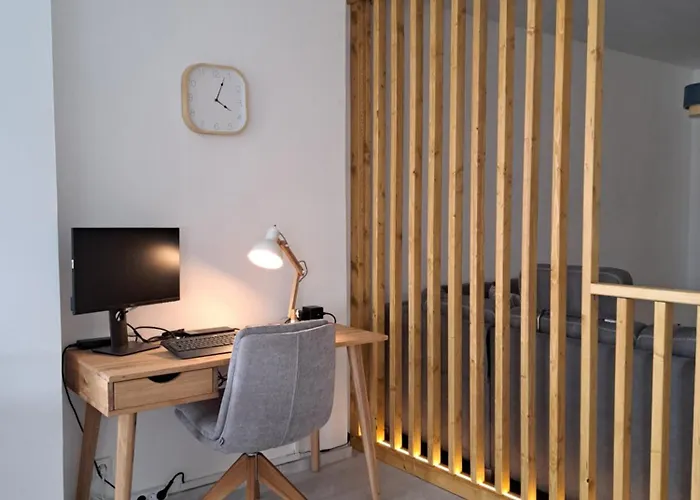 Livora Living - Stilvolles Dg-apartment An Der Fussgaengerzone - 2 Schlafzimmer
