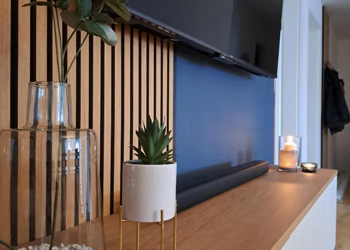 Livora Living - Stilvolles Dg-apartment An Der Fussgaengerzone - 2 Schlafzimmer * Wilhelmshaven