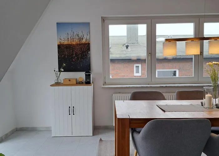 Livora Living - Stilvolles Dg-apartment An Der Fussgaengerzone - 2 Schlafzimmer Wilhelmshaven