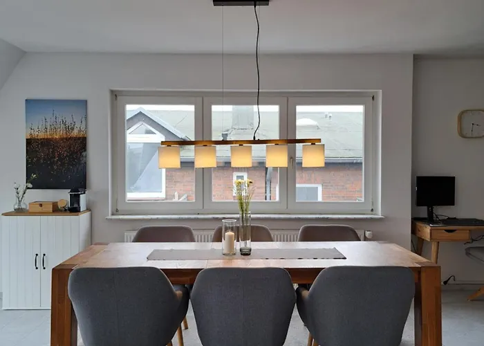 Livora Living - Stilvolles Dg-apartment An Der Fussgaengerzone - 2 Schlafzimmer *
