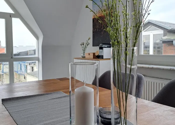 Apartment Livora Living - Stilvolles Dg-apartment An Der Fussgaengerzone - 2 Schlafzimmer Wilhelmshaven