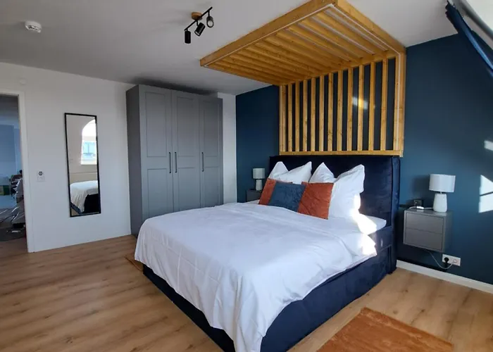 Livora Living - Stilvolles Dg-apartment An Der Fussgaengerzone - 2 Schlafzimmer *