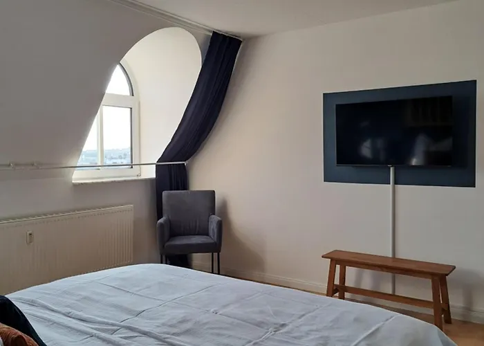 Livora Living - Stilvolles Dg-apartment An Der Fussgaengerzone - 2 Schlafzimmer