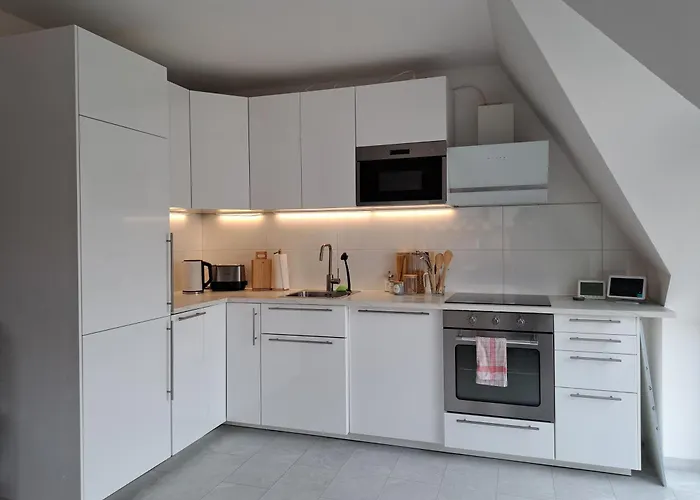 Livora Living - Stilvolles Dg-apartment An Der Fussgaengerzone - 2 Schlafzimmer * Wilhelmshaven
