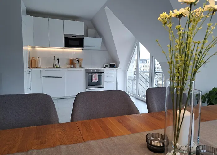 Livora Living - Stilvolles Dg-apartment An Der Fussgaengerzone - 2 Schlafzimmer Apartment *